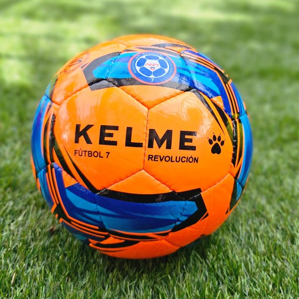 EL BALÓN OFICIAL DEL FÚTBOL 7 CHILENO LLEGA AL TORNEO DE EX ALUMNOS SSCC 2025